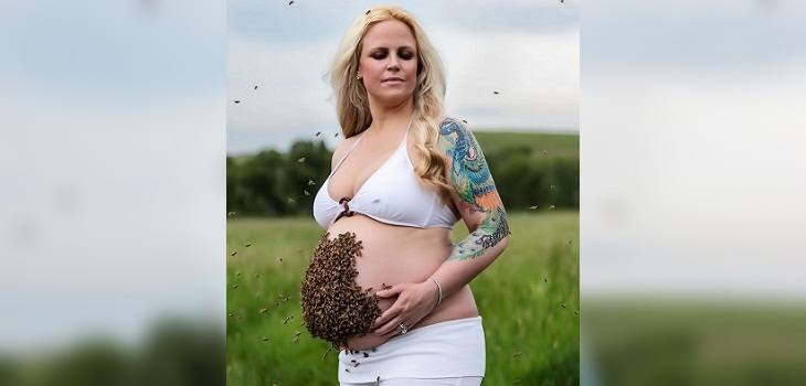 Embarazada que sorprendió posando con miles de abejas en su vientre reveló traumática experiencia