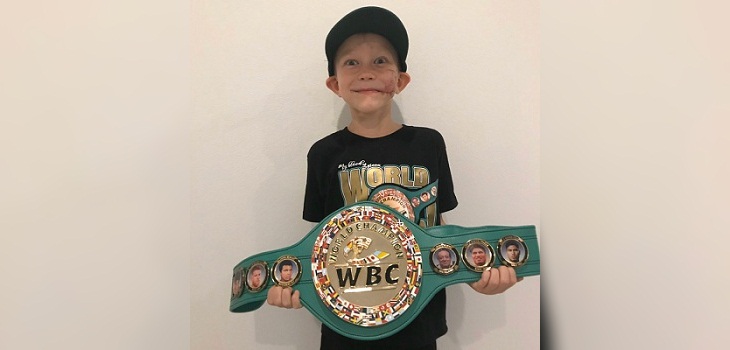 Niño que salvó a su hermanita de ataque de perro fue coronado como campeón 