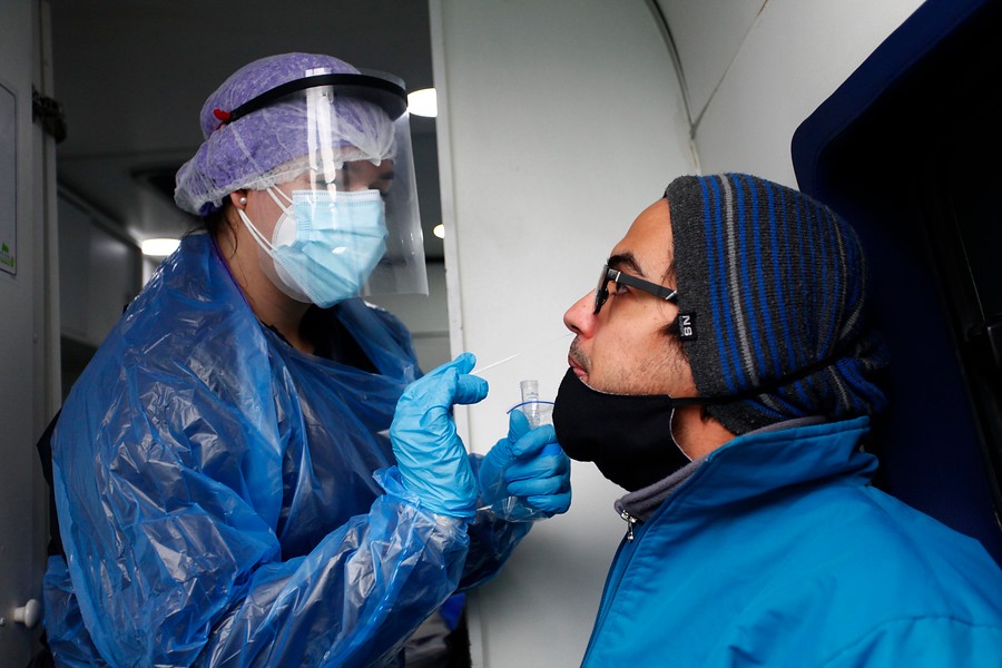 Expertos Usach explican condiciones en que COVID-19 se contagia por el aire: descartan riesgo masivo