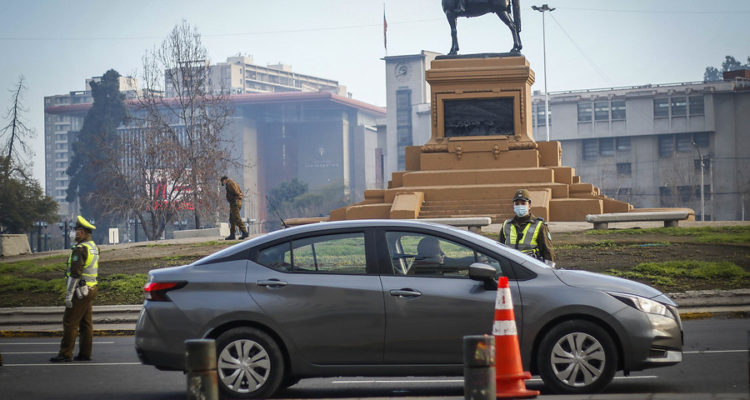 Secretario del Colegio Médico aseguró que la RM podría iniciar desconfinamiento en los próximos días