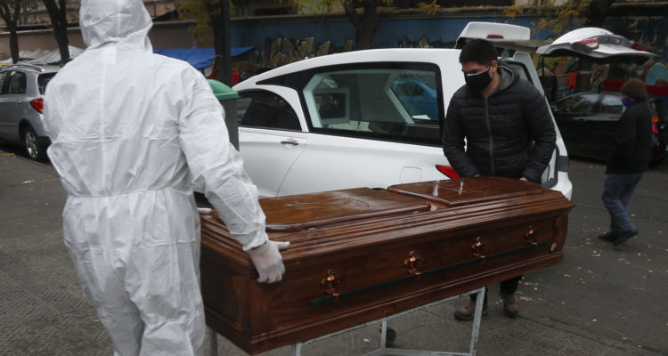 Hombre sospechoso de COVID-19 que escapó cuando era trasladado a residencia murió en San Felipe