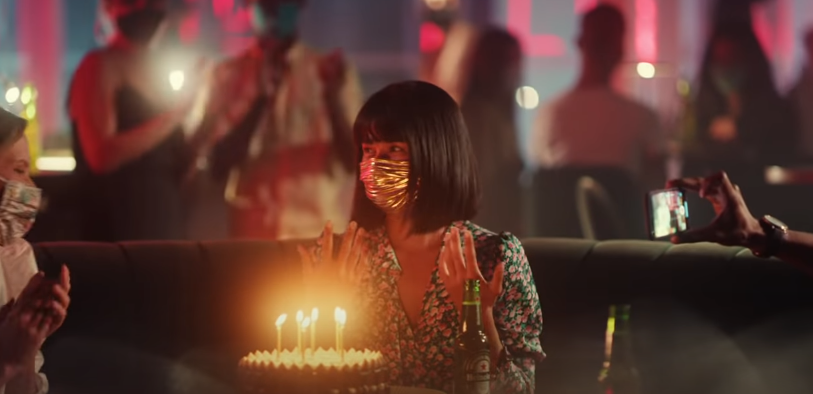 ¿Cómo será ir a un bar después de la pandemia? Genial comercial de Heineken lo muestra