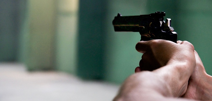 Hombre exige con disparos que se respete el distanciamiento social en un hotel de Florida