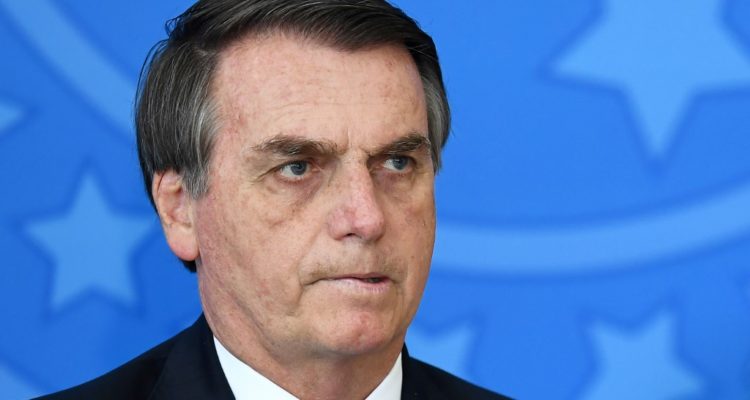 Falabella denuncia a empleados que usaron Visa de Bolsonaro y familia tras filtración de Anonymous