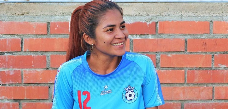 Jugadora de fútbol sufrió la amputación de su pierna tras chocar con un ventanal en su casa