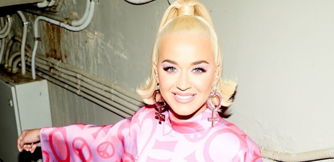 Ad portas de dar a luz: Katy Perry mostró su avanzado embarazo con fotografía usando crop top