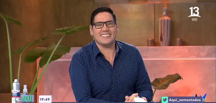 La broma de Pancho Saavedra a Max Collao que sacó risas en 'Aquí Somos Todos': 