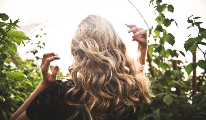 Money piece: el teñido de cabello que es tendencia este 2020 y te quitará años de encima