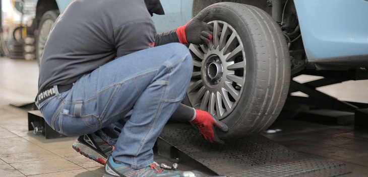 Japonés fue detenido tras insólita forma para conquistar mujeres: pinchaba neumáticos de sus autos