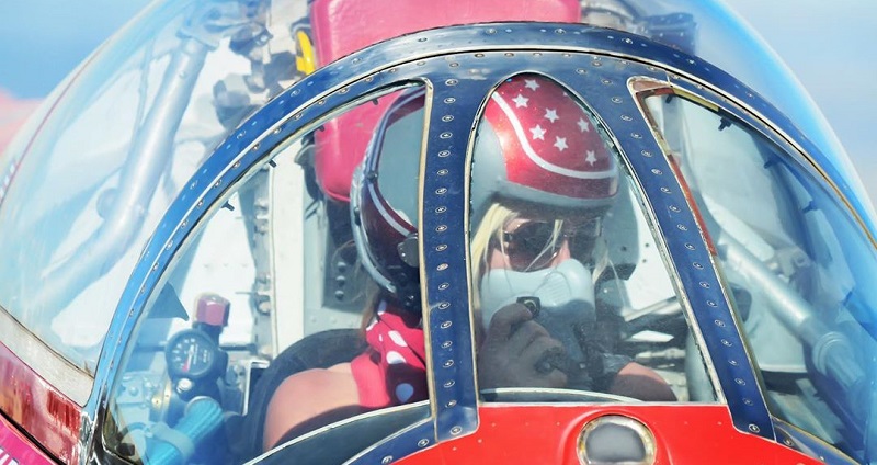 La historia de Jessi Combs: obtuvo récord de la mujer más veloz del planeta, pero murió al lograrlo