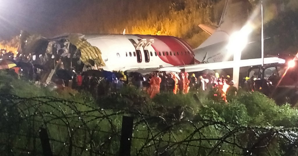 Avión de Air India Express se partió en dos durante aterrizaje: hay al menos 16 fallecidos