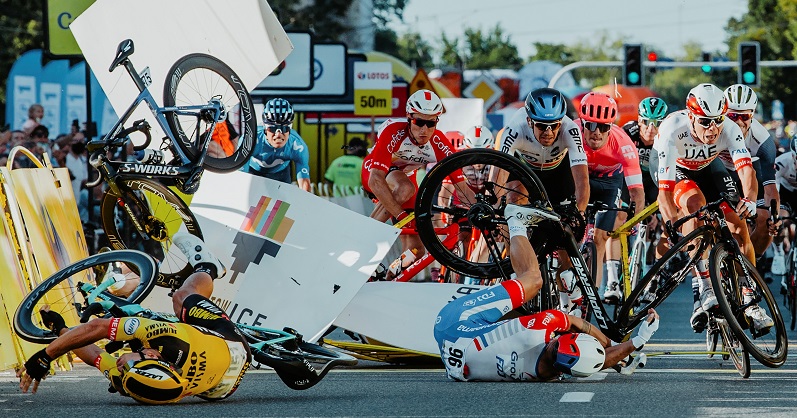 Quedó con un solo diente: revelan informe médico de ciclista Jakobsen tras brutal accidente