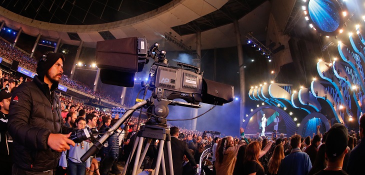 Canal 13 y TVN arriesgan millonaria multa por retraso en programación de Festival de Viña 2021