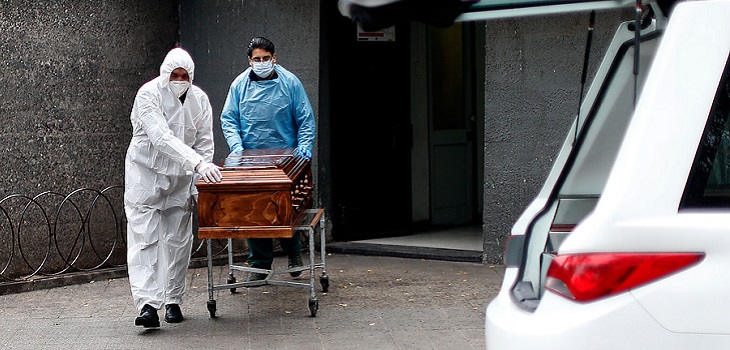 Informe epidemiológico: DEIS cifra casi 14 mil decesos por COVID-19 entre sospechosos y confirmados