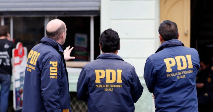 Tres muertos en departamento de Santiago: hombre habría atacado a su esposa y suegra