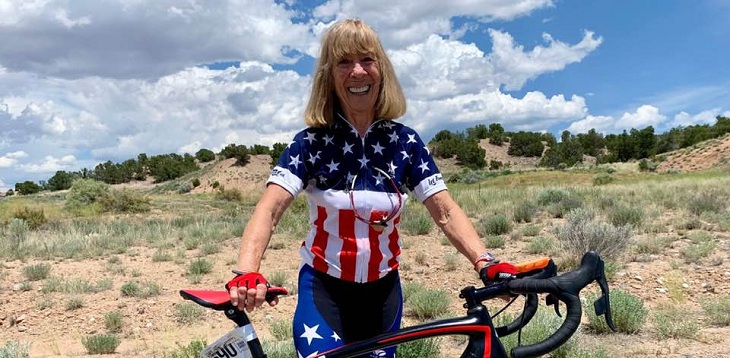 Ciclista de 80 años es suspendida por un año tras doping positivo: perdió récord mundial