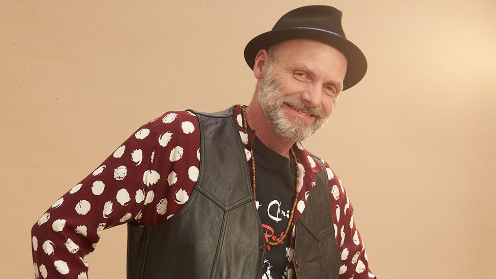 Casi 40 años en pantalla: así lucía Bastián Bodenhöfer en sus primeros años en las teleseries