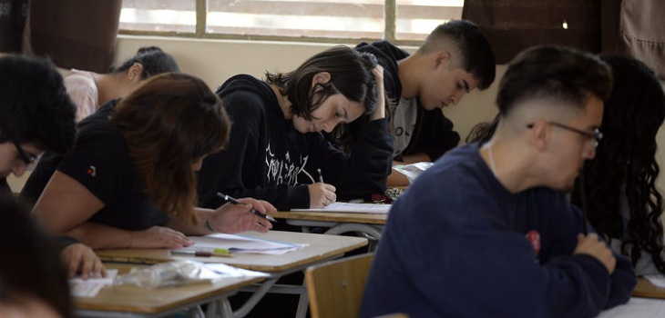 Mineduc confirma que notas de cuarto medio de este año serán consideradas para el NEM