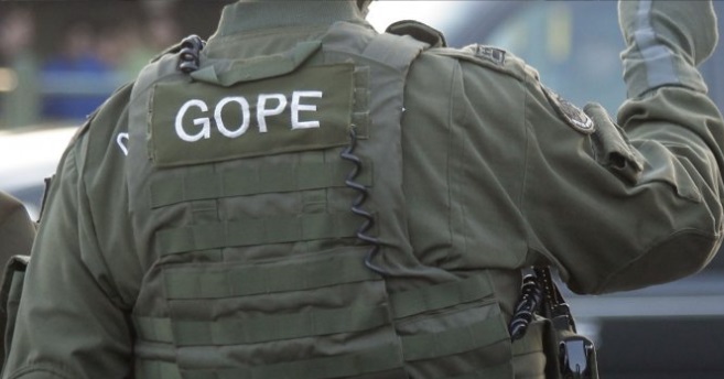 Hombre con un fusil tomó como rehenes a su expareja y su hija en Quilicura: finalmente se disparó