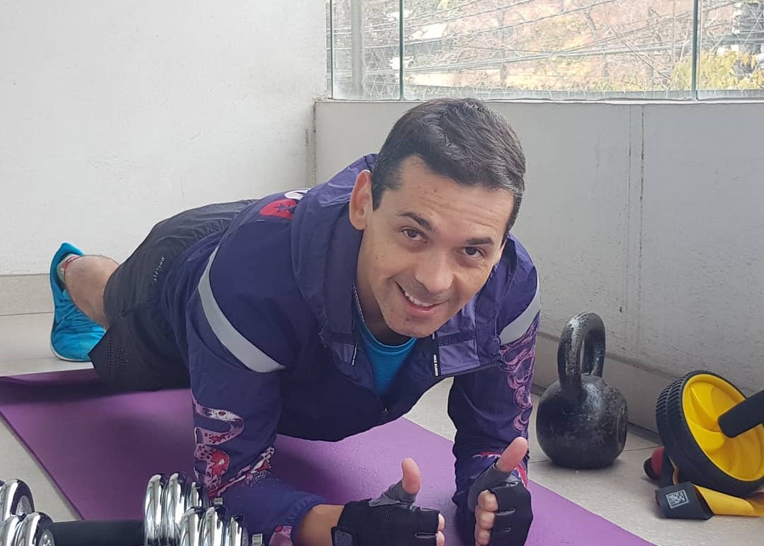 Gustavo Huerta entrena con su hija de 9 años: estos son los ejercicios que realizan y puedes imitar