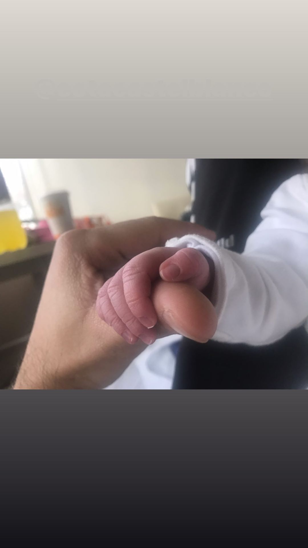 Nicolás Pardo muestra a su hija con Cota 