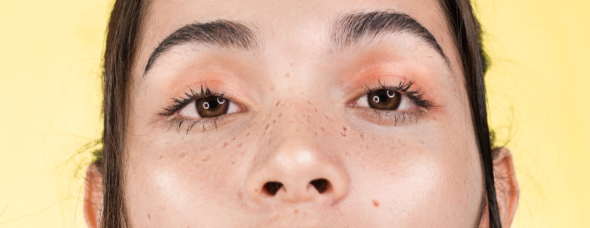 Así se usa correctamente la prebase para sombras: hará que tu look se vea más potente y dure más