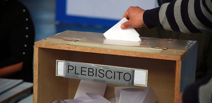 Con mascarillas, sin cortinas y horarios exclusivos: Servel publica normas para el plebiscito
