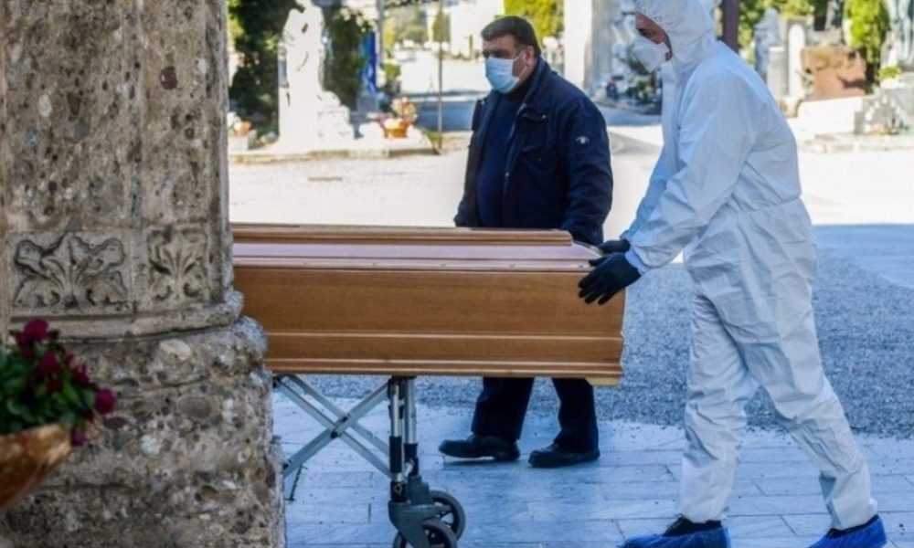 Informe DEIS reporta que muertes confirmadas y asociadas a COVID-19 superan los 15.500 casos