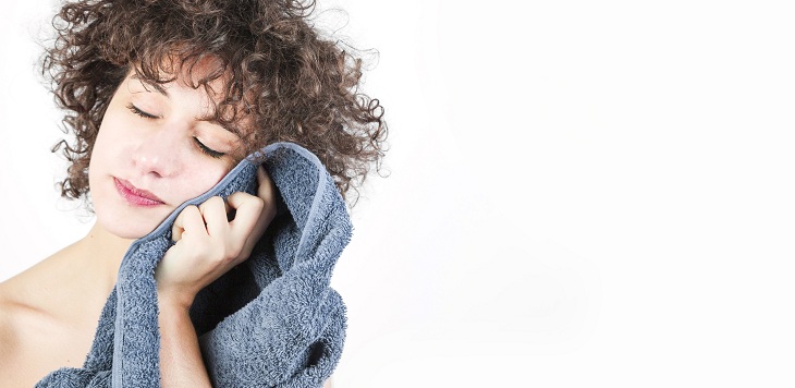 ¿Estás secando bien tu rostro? Expertas explican cómo realizar esta tarea sin dañar tu piel