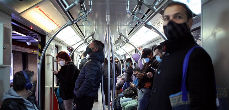Tomar micro o Metro: ¿qué medio de transporte es más riesgoso frente al COVID-19?