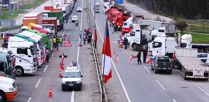 Camioneros suspenden paro en Valparaíso y dicen que de no cumplirse trato seguirán manifestaciones