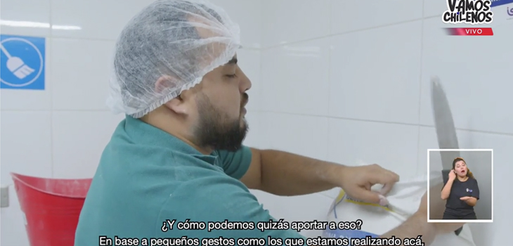 Profesores se unen para ayudar durante la pandemia: hornean y entregan pan diario a la comunidad