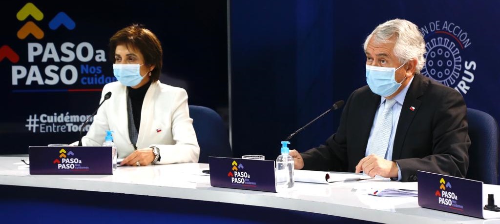 Ministro Paris se tomó con humor portada de The Clinic: Nos muestra con un estado físico insuperable