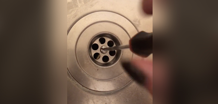 Usuaria de TikTok reveló la suciedad que podría estar oculta en nuestro lavaplatos y cómo limpiarla