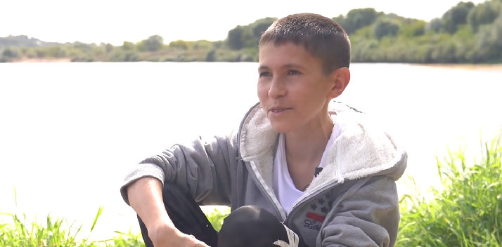 Hombre de 32 años vive en el cuerpo de un adolescente: 