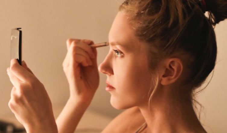 ¿Tus ojeras se marcaron más? 5 errores de maquillaje que le dan un aspecto cansado a tu rostro