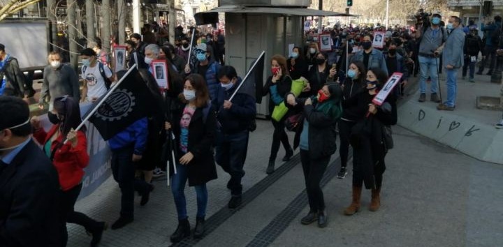 Cientos de personas marcharon al Cementerio General por conmemoración del 11 de septiembre