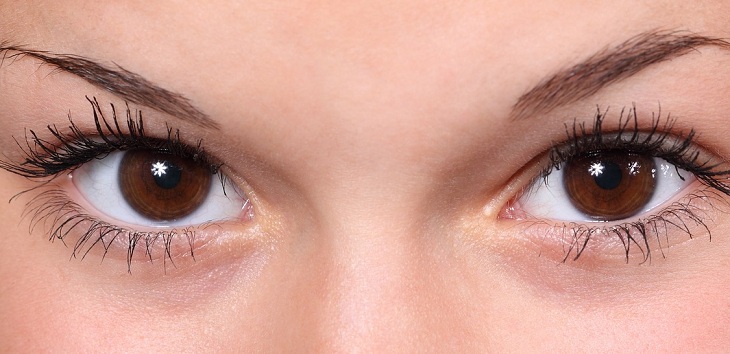 Sin dañarlas: maquilladora explicó la forma correcta para desmaquillar tus pestañas