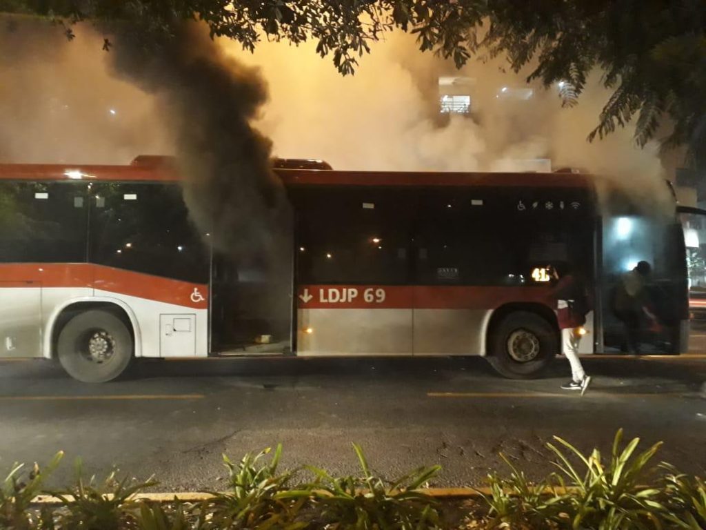 Joven inocente acusado de quemar bus del Transantiago demanda al Estado por $250 millones