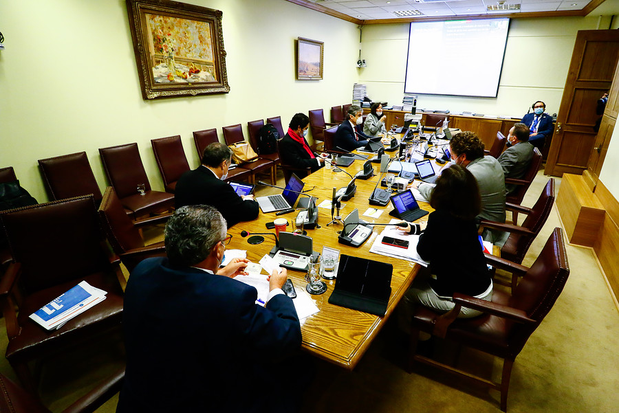 Comisión del Senado recomienda aprobar ajuste del 0% al sueldo mínimo y deriva discusión a la Cámara