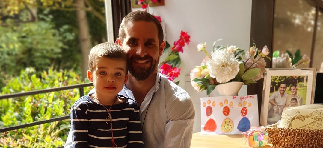 Viudo de Javiera Suárez subió adorable registro que muestra cómo se entretiene con Pedrito Milagros