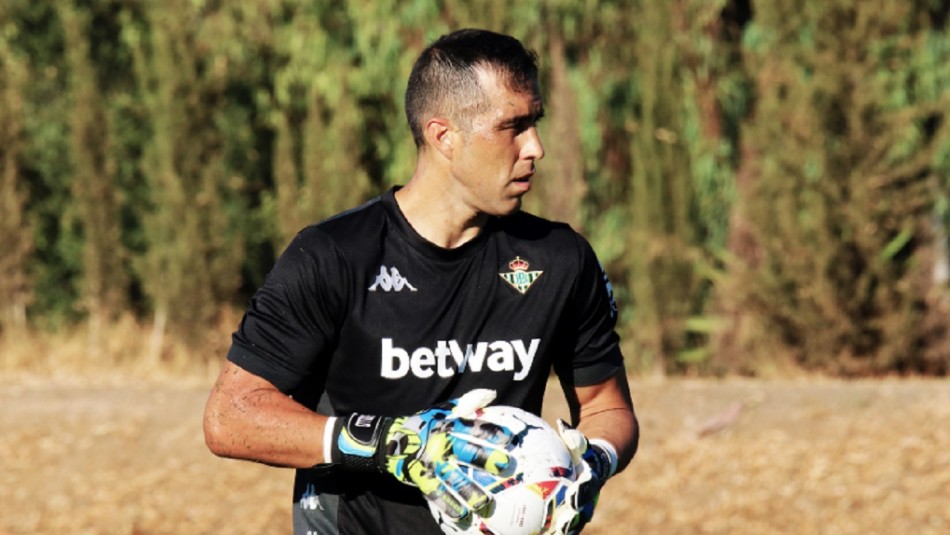 Claudio Bravo presenta distensión de ligamentos en su rodilla y es duda en la 'Roja'