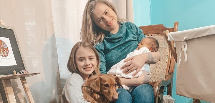 Eliana Albasetti sobre el vínculo entre su bebé y perrito: 