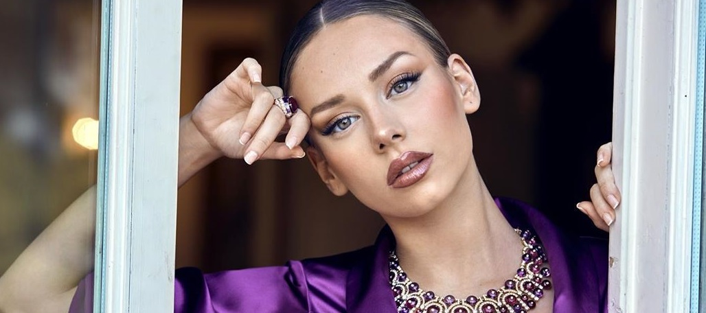 Ester Expósito cautivó en Festival de Venecia con despampanante vestido blanco