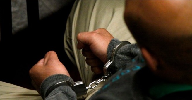 Niño de 14 años evitó femicidio de su madre tras intervenir con un palo en contra del agresor