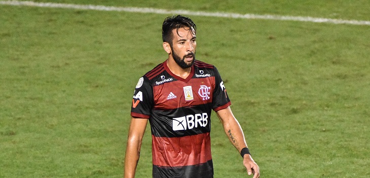 Mauricio Isla jugó los 90 minutos en triunfo de Flamengo tras quedar fuera de la 'Roja' por COVID