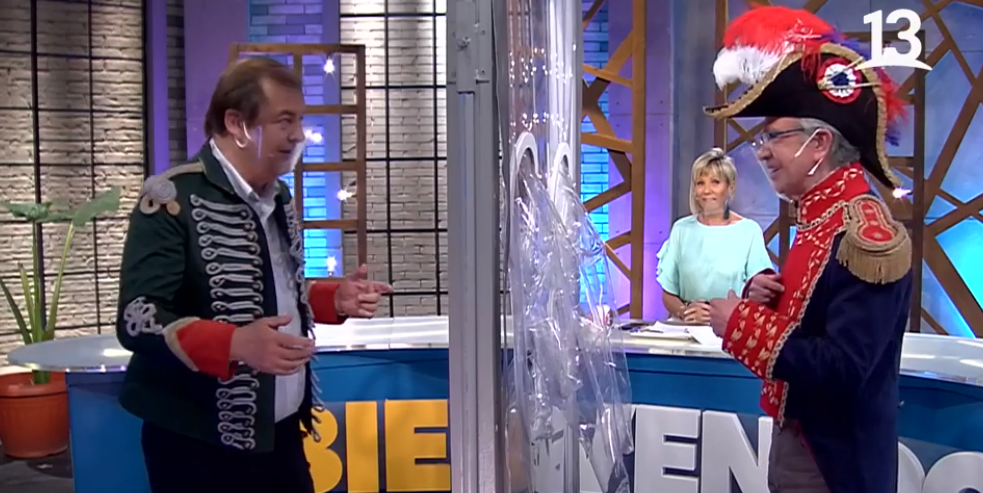 Lavín y Vidal recrearon el 'Abrazo de Maipú' pero en tiempos COVID