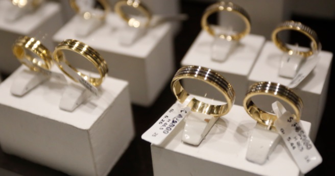 Congreso aprueba ley que permite a mujeres casarse inmediatamente después de un divorcio