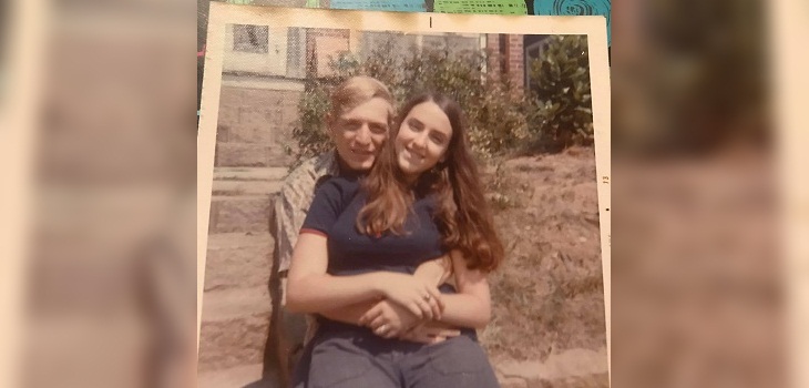 Tras luchar contra el COVID-19: matrimonio falleció tomados de la mano y con 4 minutos de diferencia