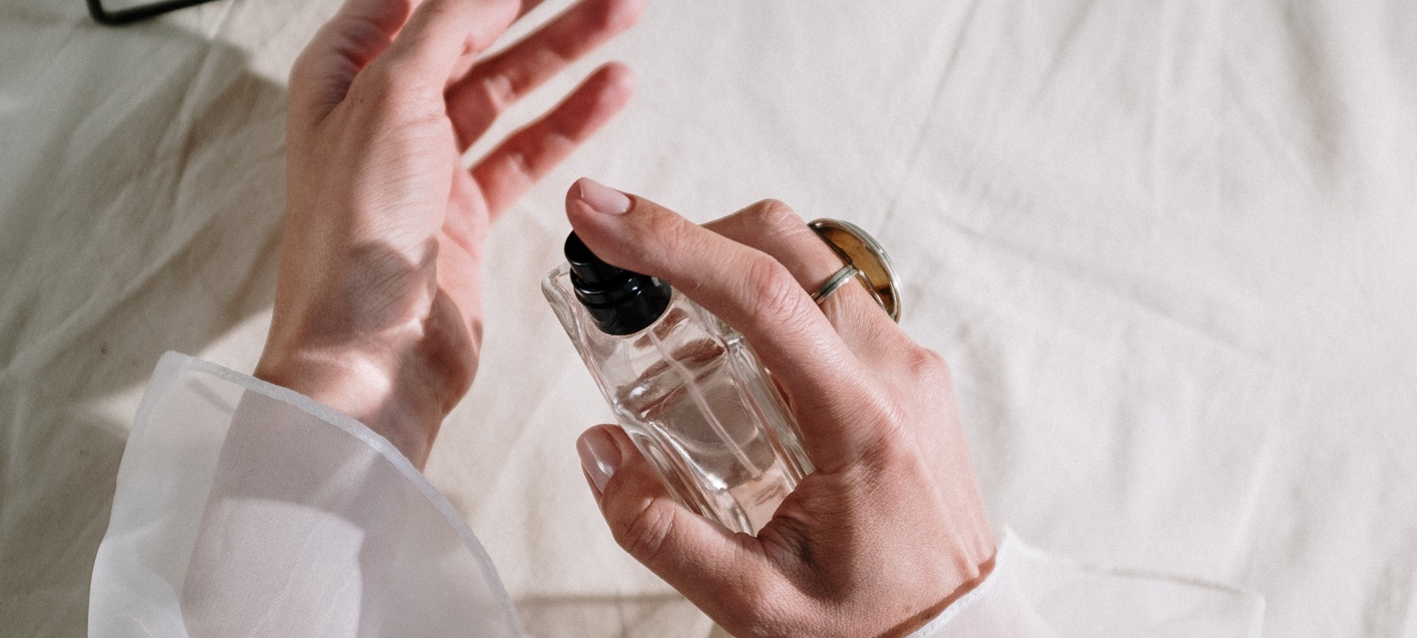 Aroma floral para mujeres y 'amaderado' para hombres: este es el perfume preferido del sexo opuesto